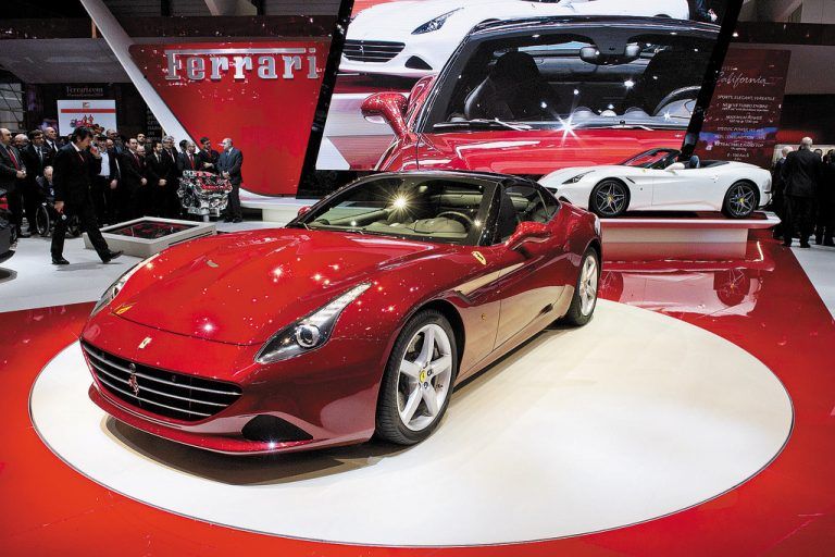Open-Air-Ferrari für den SommerDas faltbare Aluminium-Hardtop kann den Ferrari California T in 14 Sekunden vom Coupé zum Cabrio verwandeln.