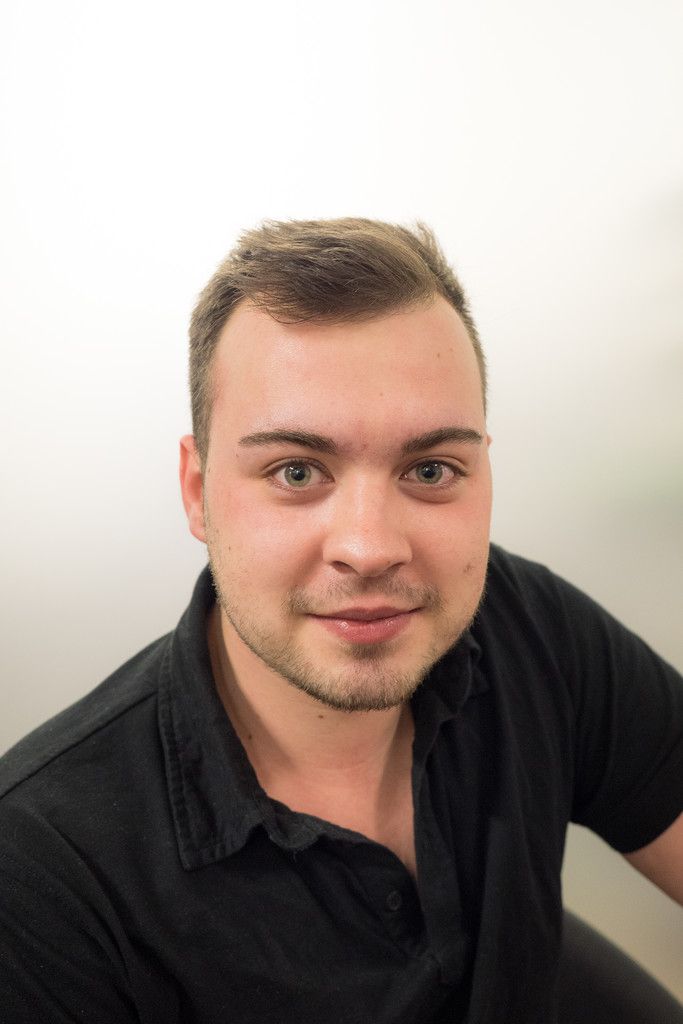 Pascal Mende (23), Fitnessbetreuer Ich habe immer schon viel Sport betrieben, hier die Lehre als Fitnessbetreuer abgeschlossen und so mein Hobby zum Beruf gemacht. Das Aufgabengebiet ist umfangreich.