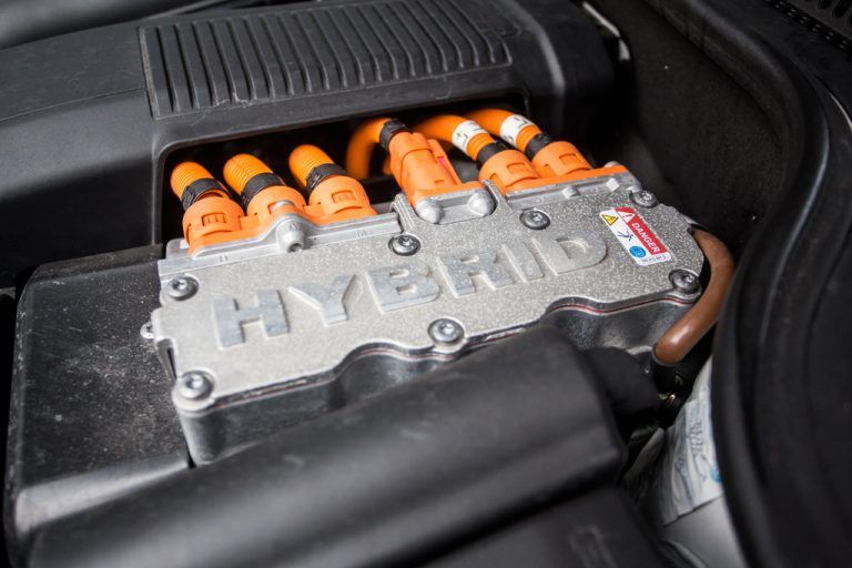 Positiv: Elektromotor und Beziner ergänzen sich prächtig. In der Familienkutsche steckt viel Power.