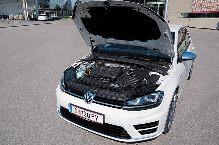 Positiv: Hoch effizienten 300-PS-Aggregat, Allradantrieb und ein exzellentes Fahrwerk zeichnen den Golf R aus.