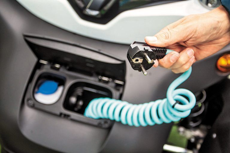 Positiv: Ladevorgang dauert nur 3,5 Stunden. Kabel ist fix befestigt. Der Stromer bietet großen Spaßfaktor.