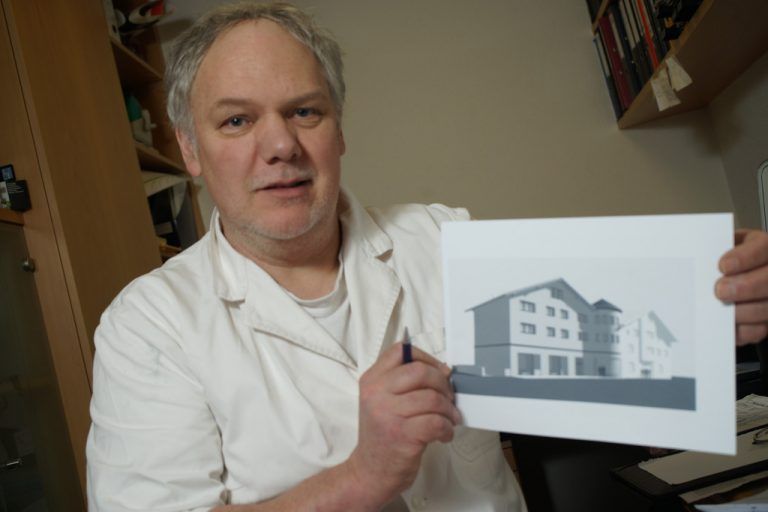 Rainer Schatz kann den Plan der Erweiterung nun in die Realität umsetzen. Foto: VN/Hartinger