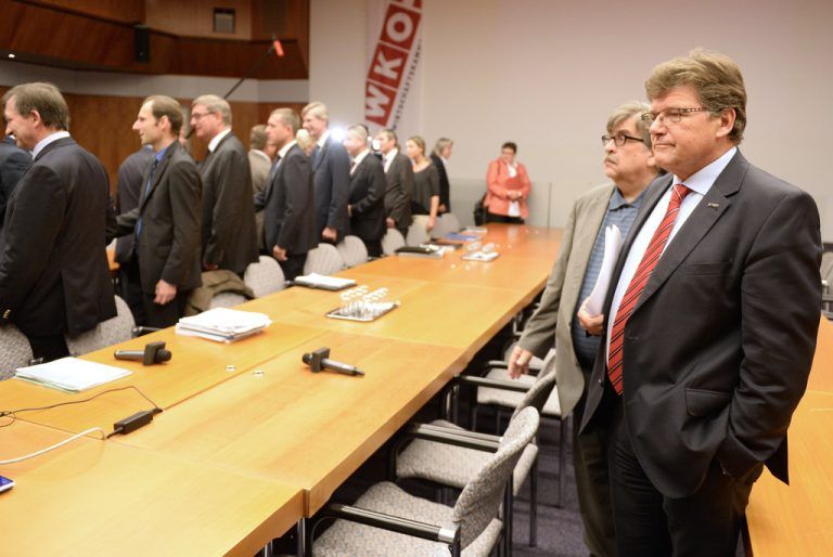 Rainer Wimmer, Bundesvorsitzender Gewerkschaft Pro-Ge und Karl Proyer, stv. Bundes-GF GPA-djp, vor Beginn der Herbstlohnrunde. FOTO: APA