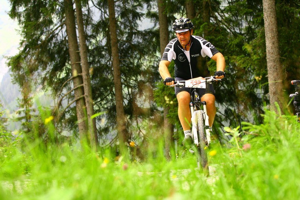 Mit Freude über die Berge