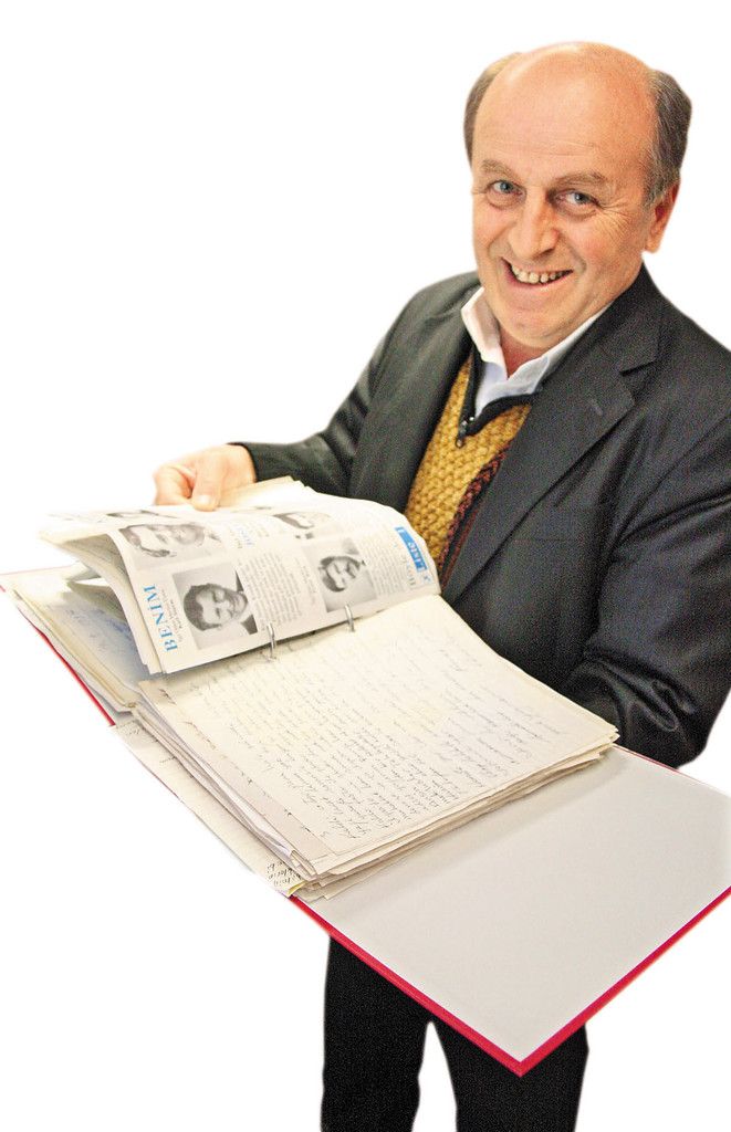 Remzi Cansiz: Ein Ordner voller Briefe. Foto: VN/Matt