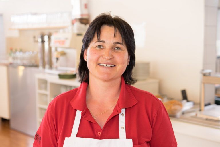 Renate Aßmann, Einzelhandelskauffrau Ich finde es schön, regionale Produkte anbieten zu können. Vor allem unser Sauerkäse ist mir ein Anliegen – und sein Erhalt.