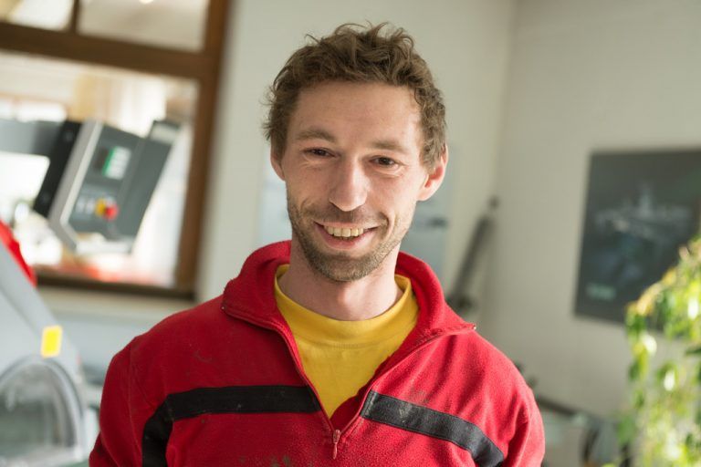 Rene Biedermann,MonteurIch helfe aus, wo es mich braucht. Mir gefällt vor allem die abwechslungsreiche Tätigkeit.