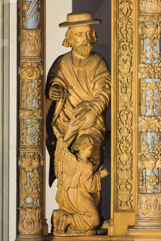 RochusRochus von Montpellier ist ein Heiliger der katholischen Kirche, der der Legende nach auf der Pilgerfahrt nach Rom vielen Pestkranken half. Auch wenn er niemals heiliggesprochen wurde, wurden seine Gebeine in Venedig zur Ehren der Altäre erhoben.