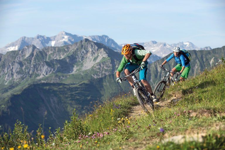 Rocky Mountain Bike Days Bereits zum achten Mal in Folge ist das Kleinwalsertal Gastgeber der Original Rocky Mountain Bike Days. Einheimische Guides und Teamfahrer von Rocky Mountain zeigen Bikern die schönsten Touren, Trails und Plätze im Tal.