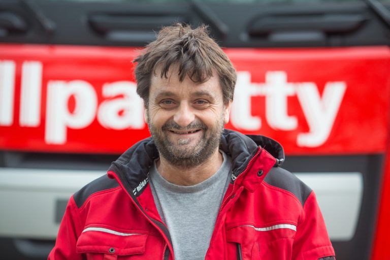 Ronny Bechter, Lkw-FahrerIch bin erst neu in der Firma, aber mir gefällt bei uns im Betrieb vor allem das Team. Wir haben viele Nationalitäten da und kommen gut miteinander aus.