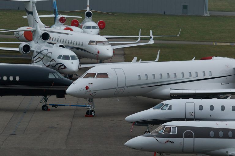 Rund 40 Privatjets im geschätzten Wert von 1,5 Milliarden Euro parken derzeit in Altenrhein.
