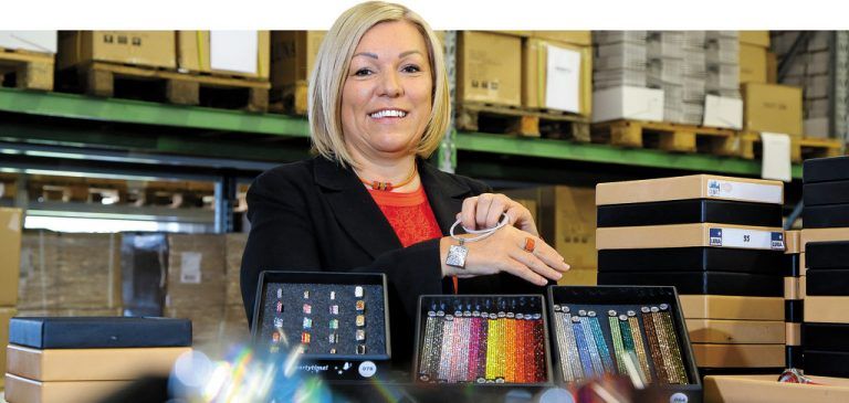 Sabine Berlinger ist mit ihrer Firma Luna Trading GmbH auf Erfolgskurs. Deshalb platzt auch der Standort in Satteins aus allen Nähten. Im März soll der neue Standort in Bludesch bezogen werden.  Fotos: VN/Hofmeister