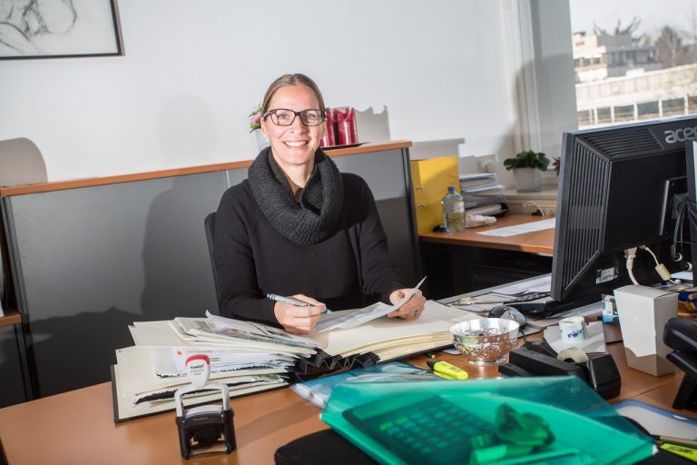 Sabine Lorenz allein zu Hause. Der Bürgermeister ist derzeit nicht da.