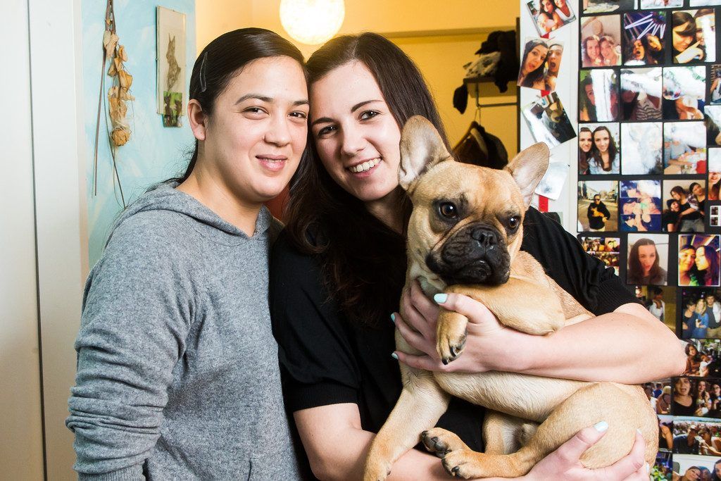 Sandra und Franziska sind lesbisch. Sie wollen vielleicht einmal <br/>ein Kind adoptieren.