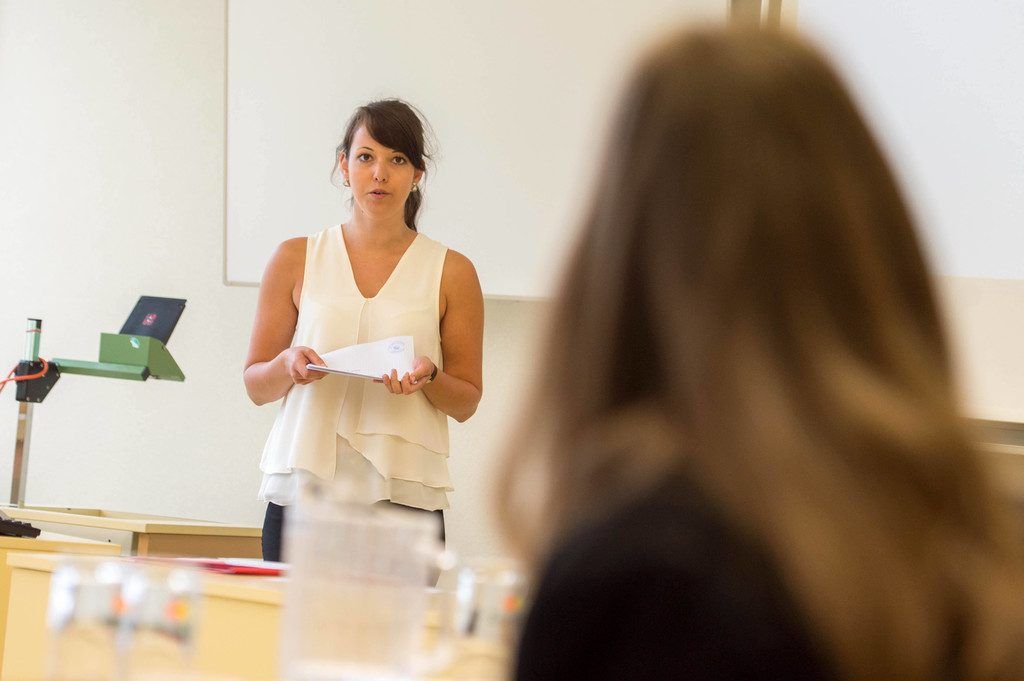Reifer letzter Akt im Schulleben unserer Maturaklasse. Auch Klassenvorstand ist stolz.
