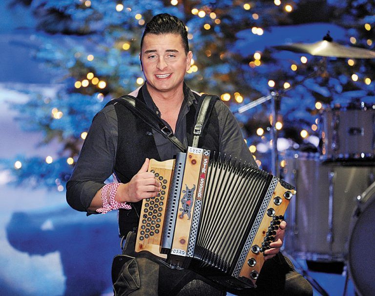 Schlagernacht des Jahres 2015. Musiker wie Andreas Gabalier, Nik. P & Band, Die Amigos oder Roland Kaiser sind auf der Seebühne zu sehen (6. September)