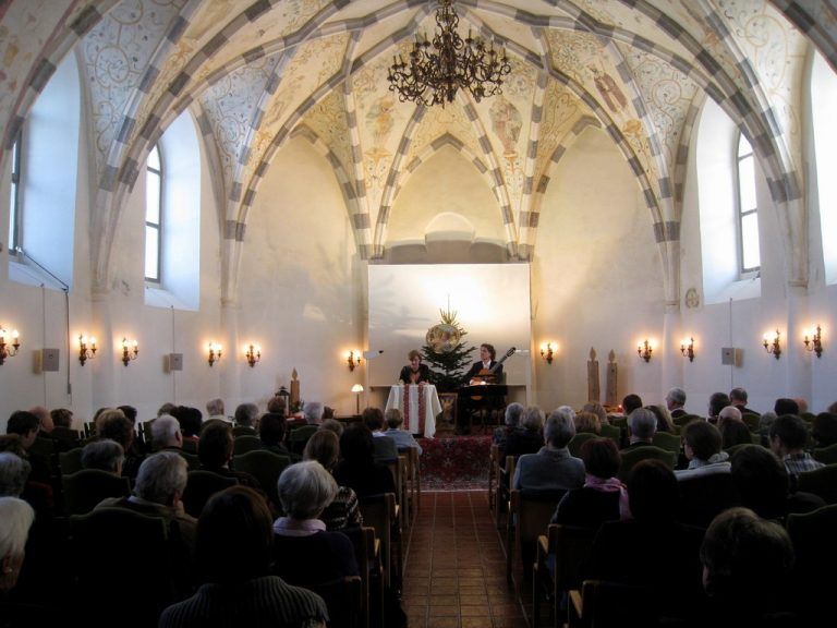 Schloss Hofen – im Bild der Wolf Dietrich Saal – wird 2015 generalsaniert.