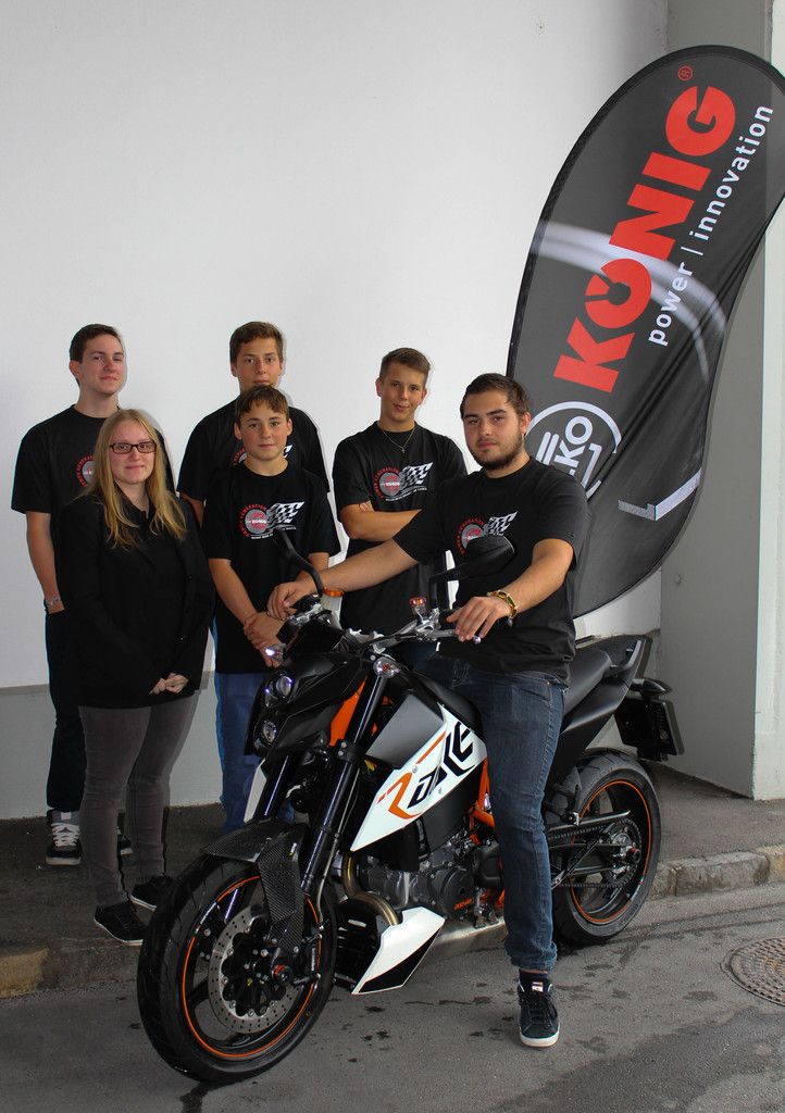 Seit September verstärken sieben Lehrlinge in den Berufen Metall-Maschinenbautechniker, Betriebslogistikkaufmann und Bürokauffrau unser Lehrlingsteam und profitieren von einem attraktiven Ausbildungsprogramm. Insgesamt absolvieren 24 Jugendliche ihre Lehre bei König.