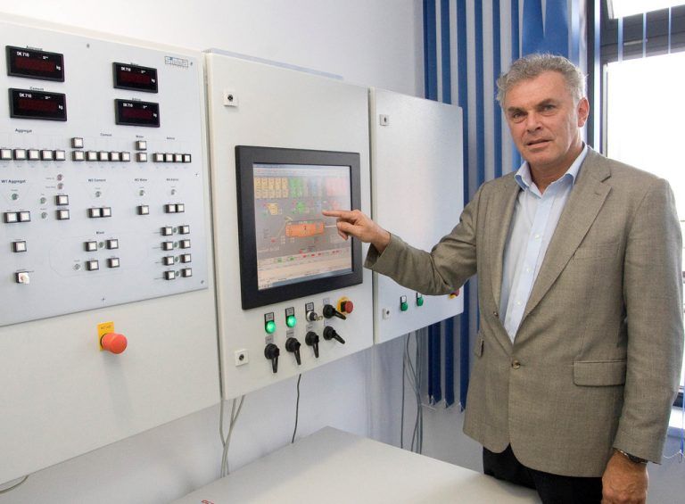 Siegfried Simma zog zwei Großaufträge an Land. Foto: VN/Steurer