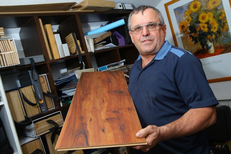 Sieht nicht nur gut aus, ist auch ökologisch einwandfrei – der von Walter Dona empfohlene Boden aus Kork. Foto: VN/Hofmeister