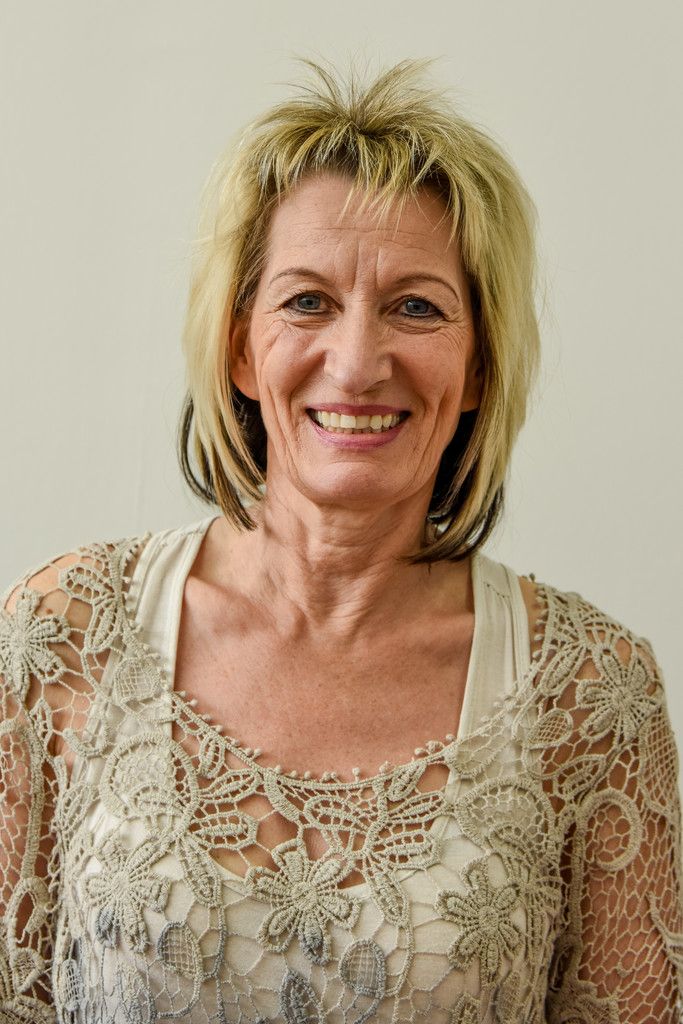 Silvia Haller, Näherin Ich nähe auch privat sehr gerne, so habe ich quasi mein Hobby zum Beruf gemacht. Sonderanfertigungen sind dabei reizvolle Herausforderungen.