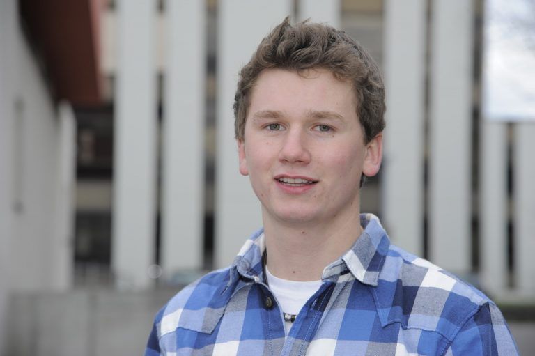 Simon Ganahl liebt seinen vielseitigen Tätigkeitsbereich. Im Sommer schließt der Montafoner seine zweite Lehre als Elektrotechniker ab.