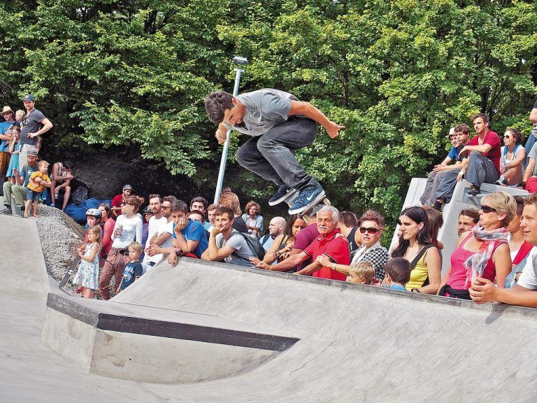 Skate-Contest-Sieger Dustin Vonach hebt ab. Fotos: Kurt Huber