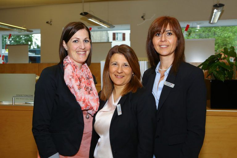 Sparkassendamen Doris Marte, Arsu Sömnez und Filiz Imirgi (v. l.).