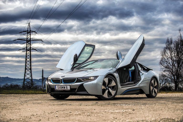 Spektakulärer Auftritt in jeder Hinsicht: Der i8 soll das sportliche Image von BMW gleichsam weiter beflügeln. Fotos: vn/steurer