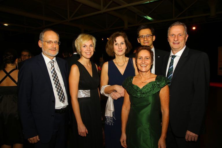 Spitzenvertreter von Ford: Klaus Gappmeier (l.) mit Kathrin Wrodnigg-Weileder und Yvonne Gappmaier sowie Generaldirektor Danijel Dzihic mit Meinrad und Ingrid Schlichtling.