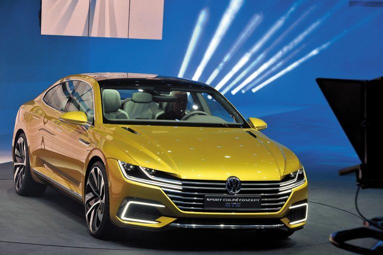 Sportliche NoteDie neue, progressive Design-Sprache von VW und einen Ausblick auf den nächsten VW CC - das alles verspricht die Studie VW Sport Coupé Concept GTE.