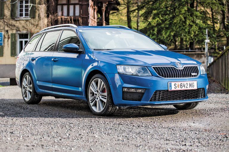 Stattlich-sportlich steht er da, der RS Combi Octavia. Kommt ohne Krawalldesign aus und macht trotzdem viel her. Fotos: vn/Steurer
