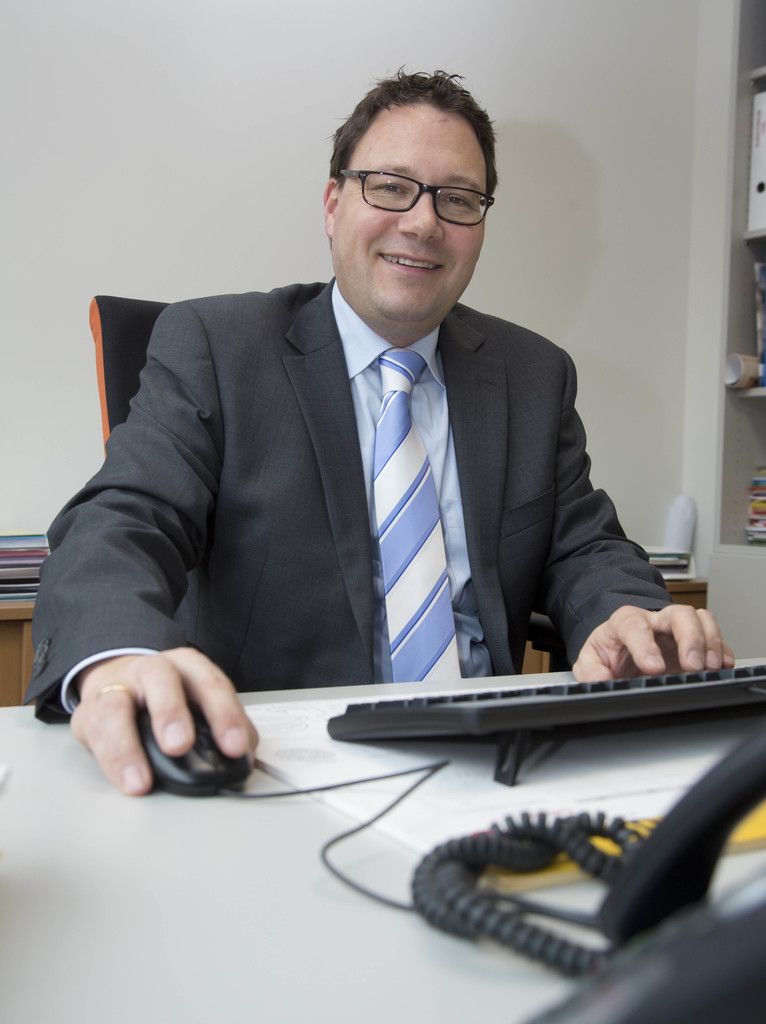 Stefan Fischnaller leitet die Geschicke der Vorarlberger Volkshochschulen, des größten Bildungsträgers im Land. Foto: VN/Paulisch