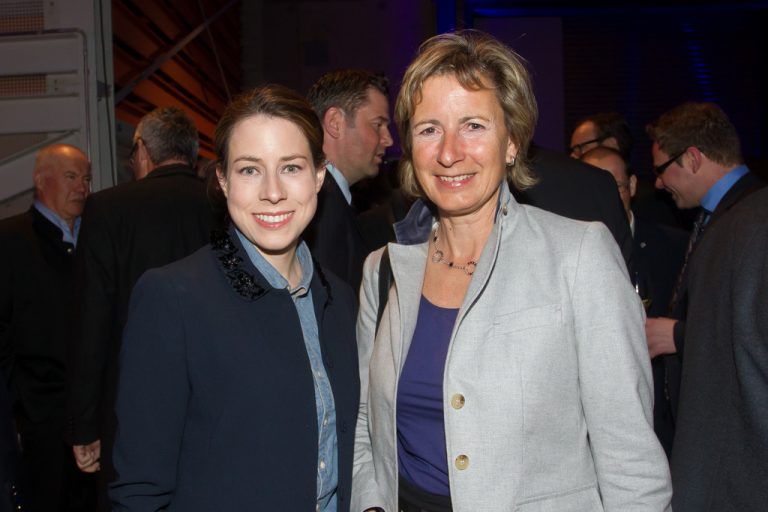 Stefanie Walser (l.) und LT-Präsidentin Gabriele Nußbaumer.