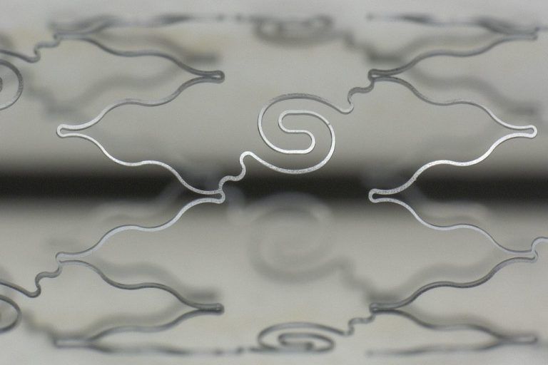 Stents sind Gefäßstützen, die aus hochfeinen Strukturen bestehen und mit Ultrakurzpuls-Lasern von High Q Laser hergestellt werden. Foto: HQL