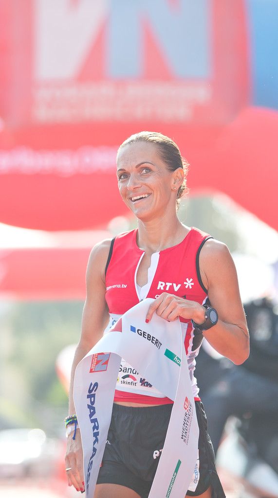 Strahlende Sandra Urach: Sie hat ihren ersten Marathon-Titel in der Tasche.