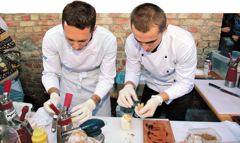 Street Food FestivalAm 13. August präsentiert sich Bludenz als kulinarische Hauptstadt Vorarlbergs: 20 Gastronomiebetriebe präsentieren beim1. Alpen Culinary Street Food Festival rund um den Nepomukbrunnen ihre Kochkünste.