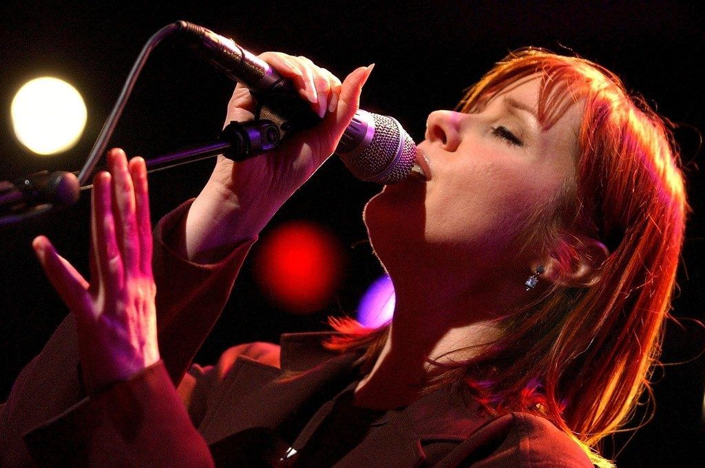 Im Rahmen des Kultursommer-Festivals tritt Sängerin Suzanne Vega im Conrad Sohm auf.