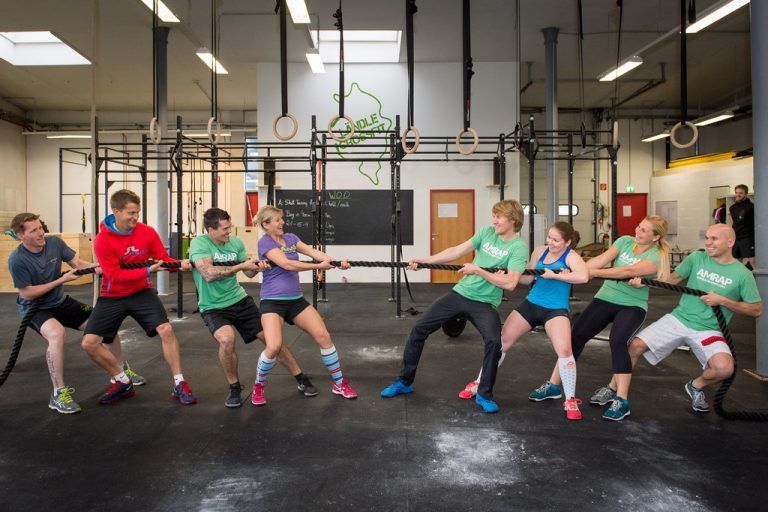 Tauziehen gehört ins Repertoire von „CrossFit“. Es macht Spaß und Muskeln.  Fotos: Dietmar Stiplovsek