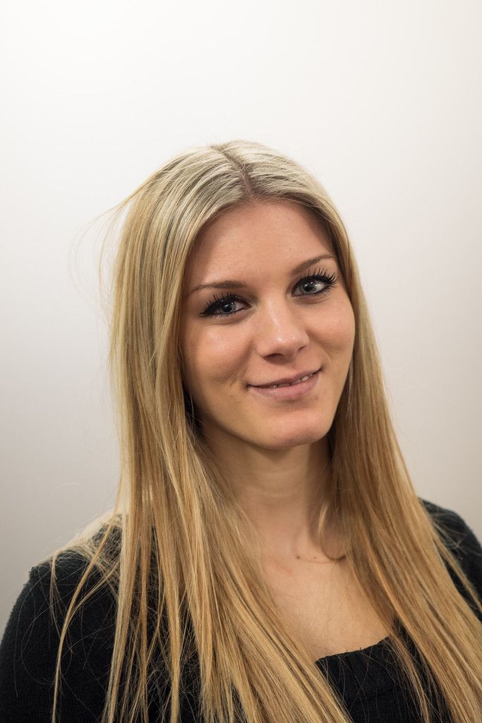 Thery-Ann Hinterreiter (18), Lehrling Ich mache die Lehre zur Fitnessbetreuerin: mein Traumberuf! Ich helfe mit, dass Menschen ihre Ziele erreichen, und freue mich, wenn sie dabei erfolgreich sind.