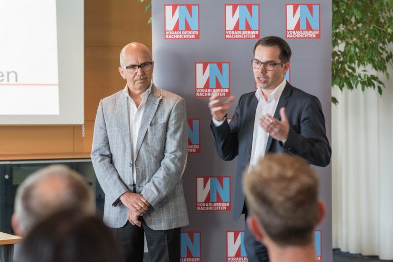 Thomas und Sohn Simon Bitsche stellten bei der Veranstaltung „Regionale Kunden im Gespräch“ ihr Unternehmen vor. Foto: Stiplovsek