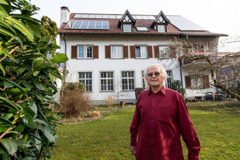 Tibor Naphegyi: das ehemalige Fabriksgebäude bekam eine neue, umweltschonende Heizungsanlage.  Fotos: VN