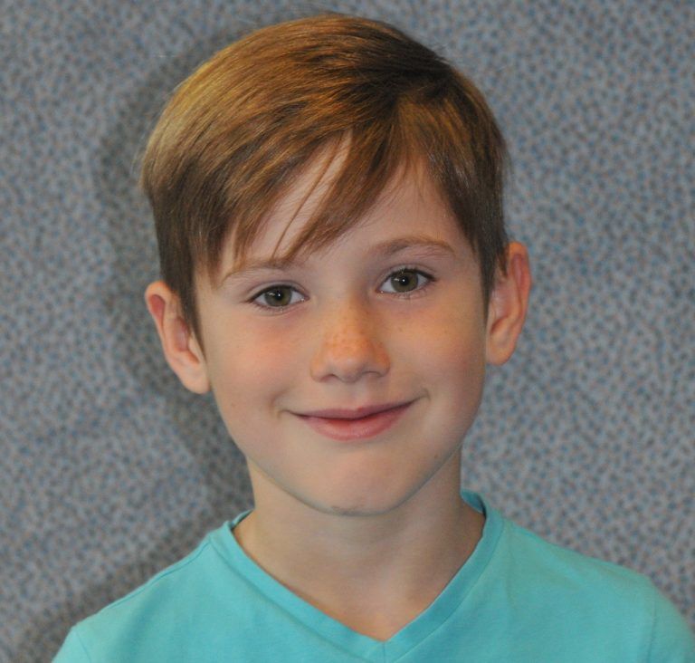 Tobias,7 JahreHabe noch nie getanzt, sonst spiele ich Fußball. Manchmal ist es schwierig, aber der Auftritt wird sicher cool. Ich bin gar nicht nervös.