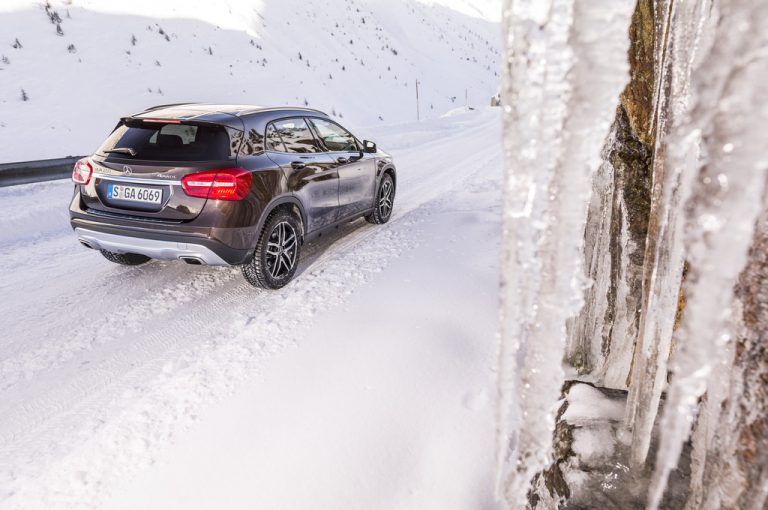 Trittsicher: der GLA auf Eis und Schnee.