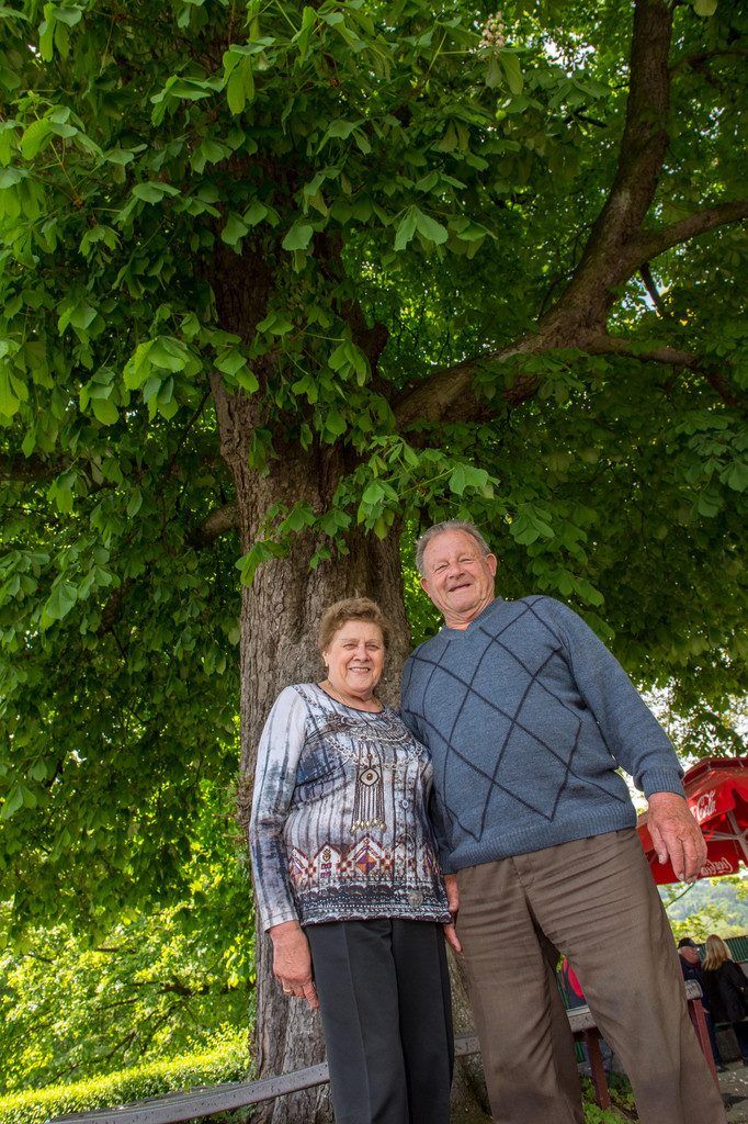 Über 1000 junge und alte Höchster fordern Erhalt des Treffpunkts Grenzkiosk.