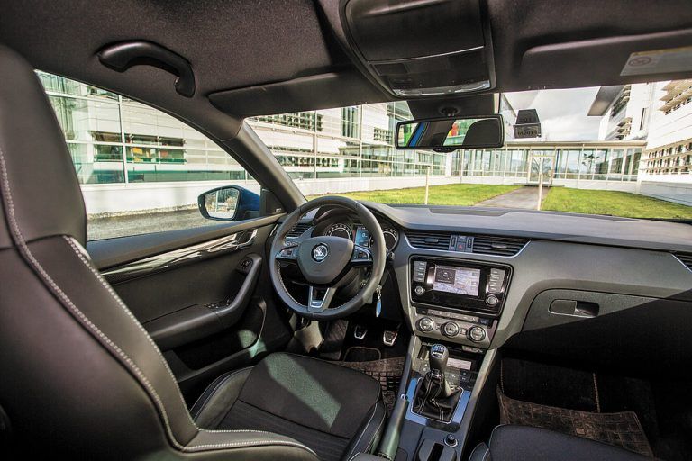 Übersichtliches Cockpit, gute Bedienbarkeit.
