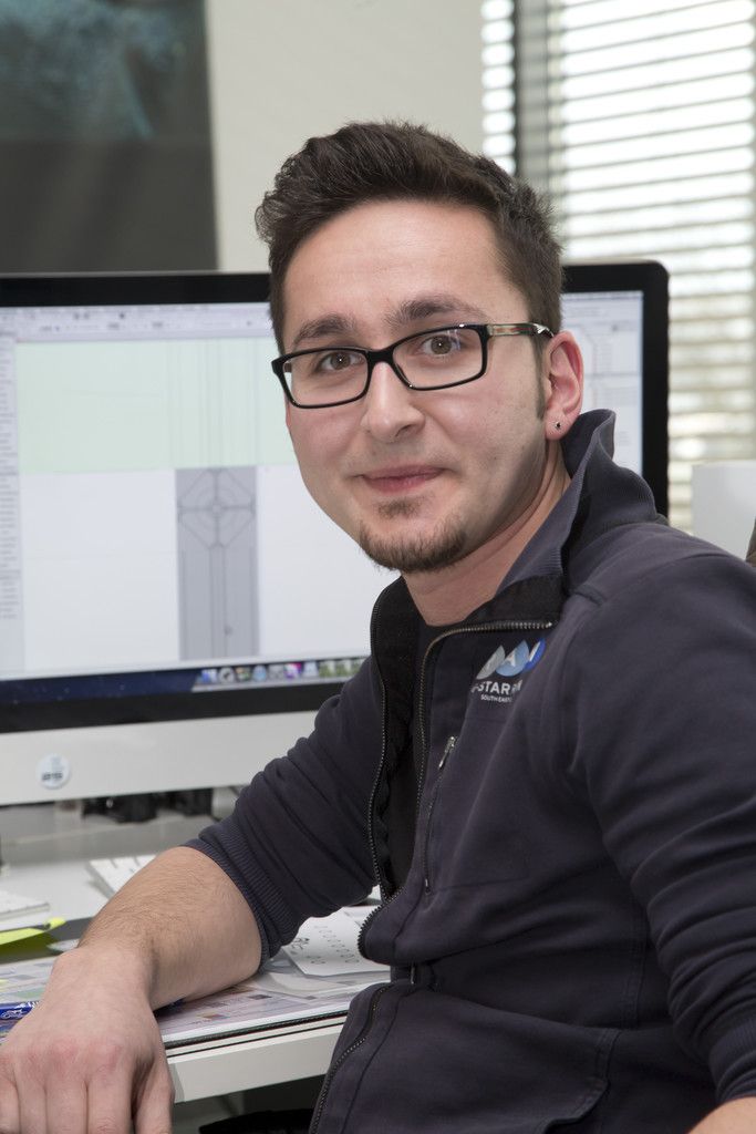 Ugur Yildirim, Technischer ZeichnerAm Computer visualisiere ich Aufträge im 3-D-Bereich. Wenn ich unsere Ideen dann vor Ort sehe, ist das schon jedes Mal ein tolles Gefühl.