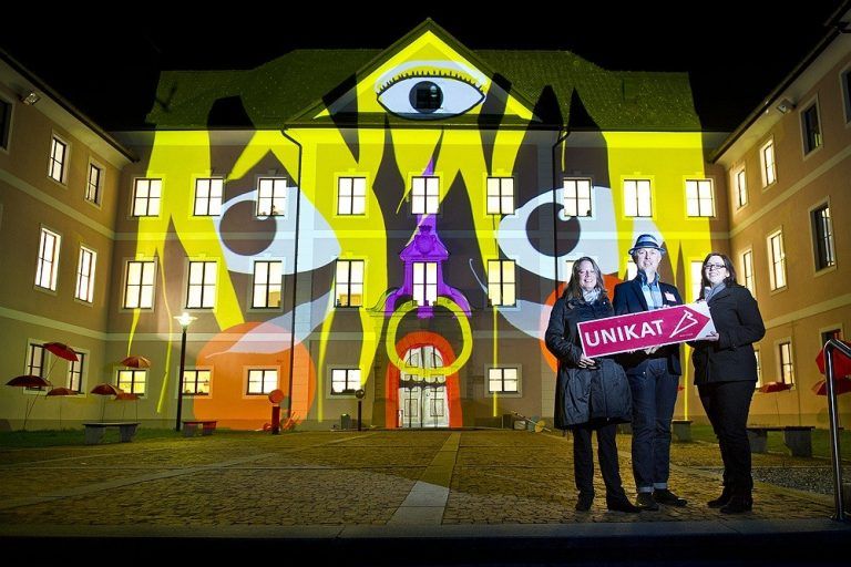 UNIKAT BUnikat B ist eine Ausstellung für angewandte Kunst und stellt vom 10. bis 12. April 2015 renommierte Künstler im Schloss Gayenhofen in Bludenz vor.