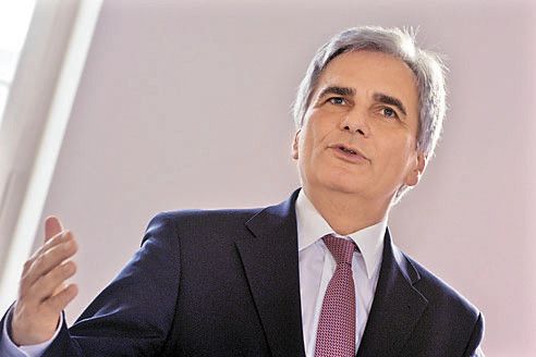 Unser Mitgefühl gilt einer Nation, die eine nationale Tragödie erlitten hat, wie es der französische Präsident ausgedrückt hat. Einem Volk, das schreckliche Opfer erlitten hat. Die Ereignisse haben gezeigt, wie wichtig es für Europa ist, für seine Werte und Ideale einer freien, demokratischen Welt einzutreten. Das freie Wort, die Freiheit des Einzelnen, das Recht auf Meinungs- und Redefreiheit, die Grundfesten Europas sind stärker als der Wahn einzelner. Werner Faymann, Bundeskanzler (SPÖ)