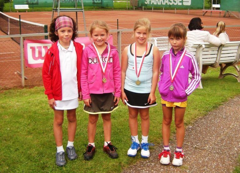 Unter 8 (v. l.): Luisa Hämmerle, Stefanie Düringer und Clara Ender.